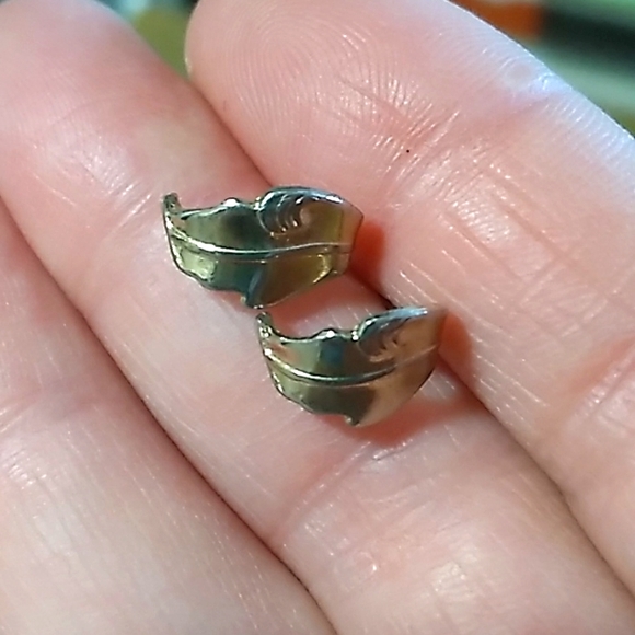 18 Pairs Vintage Earrings - Picture 9 of 9